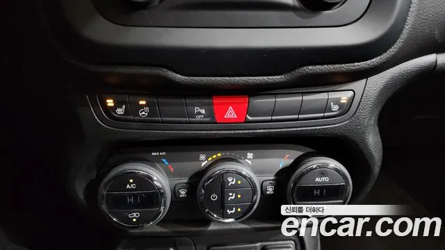 Jeep Renegade 2016 — фото 17