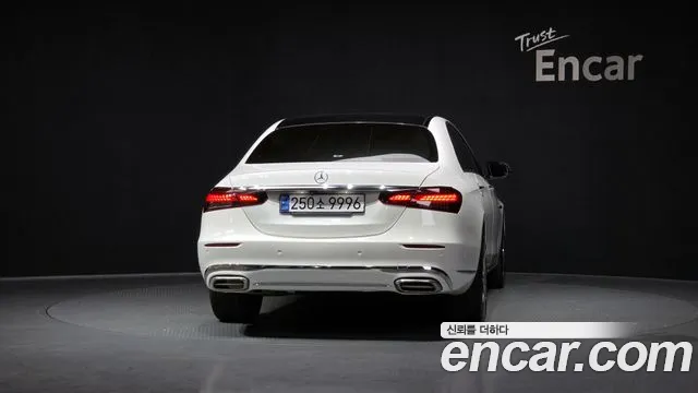 Mercedes-Benz E-Class 2022 — фото 4
