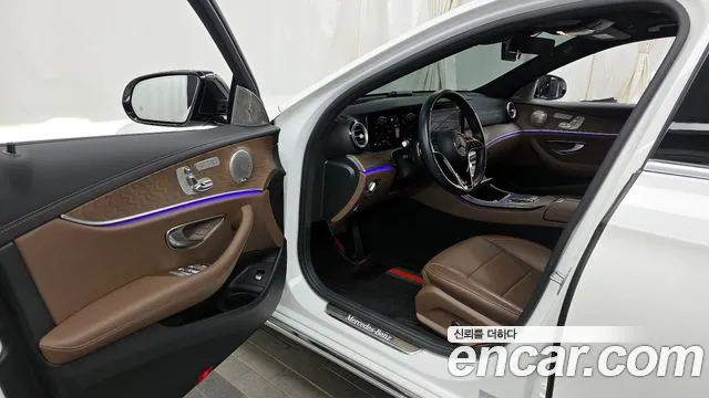Mercedes-Benz E-Class 2022 — фото 10