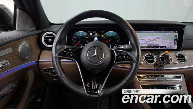Mercedes-Benz E-Class 2022 — фото 13