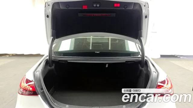 Mercedes-Benz E-Class 2022 — фото 20