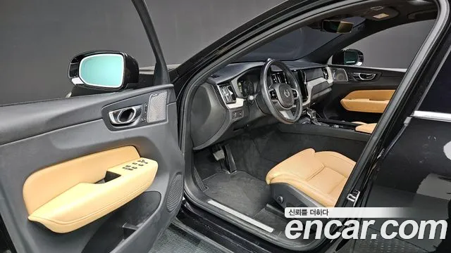Volvo XC60 2018 — фото 10