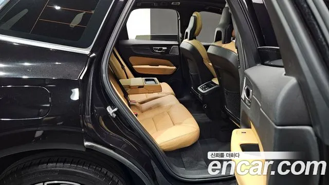 Volvo XC60 2018 — фото 12