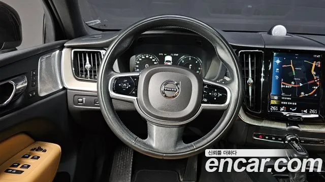 Volvo XC60 2018 — фото 13