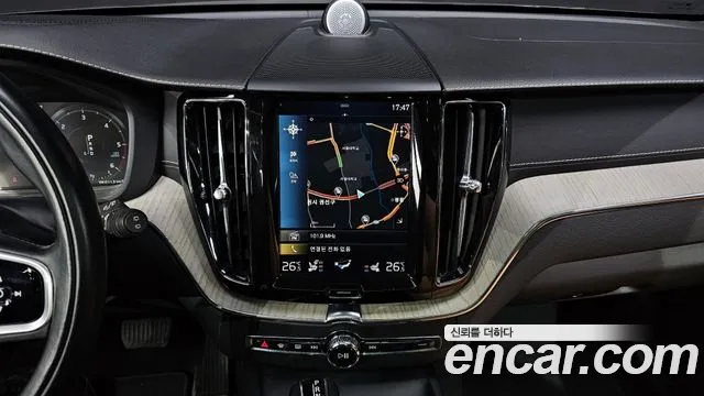 Volvo XC60 2018 — фото 14