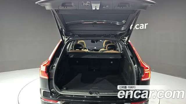 Volvo XC60 2018 — фото 20