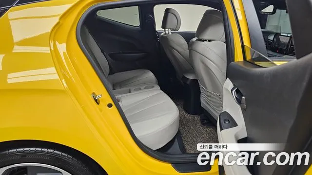 Hyundai Veloster 2018 — фото 12