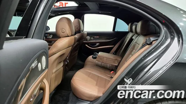 Mercedes-Benz E-Class 2021 — фото 12