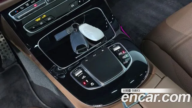 Mercedes-Benz E-Class 2021 — фото 18