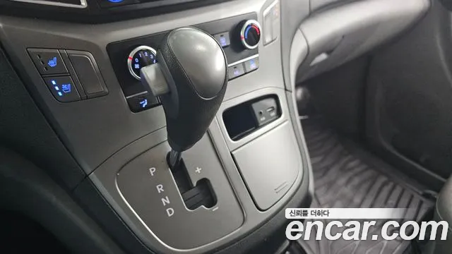 Hyundai Starex 2017 — фото 9