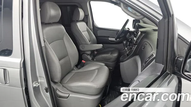 Hyundai Starex 2017 — фото 10