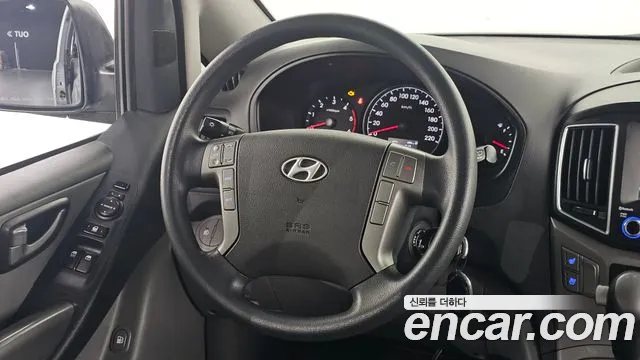 Hyundai Starex 2017 — фото 13