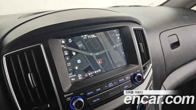 Hyundai Starex 2017 — фото 14