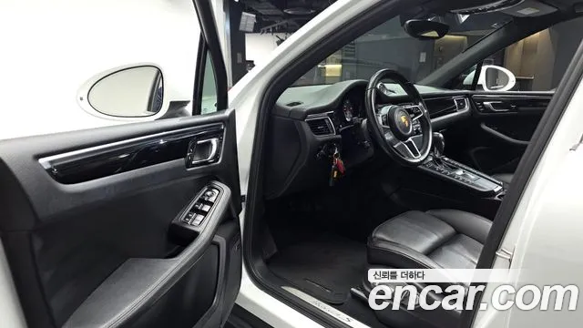 Porsche Macan 2016 — фото 11