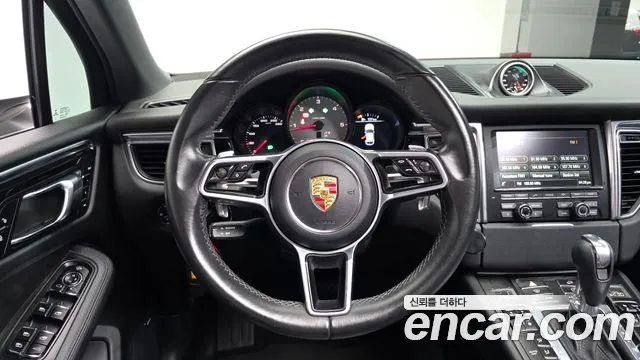 Porsche Macan 2016 — фото 13