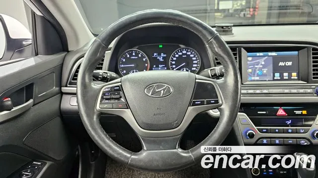 Hyundai AVANTE 2017 — фото 13