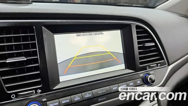 Hyundai AVANTE 2017 — фото 16