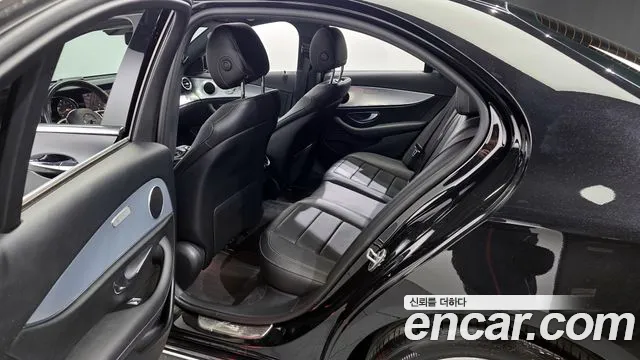 Mercedes-Benz E-Class 2020 — фото 11