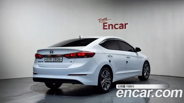Hyundai AVANTE 2018 — фото 1