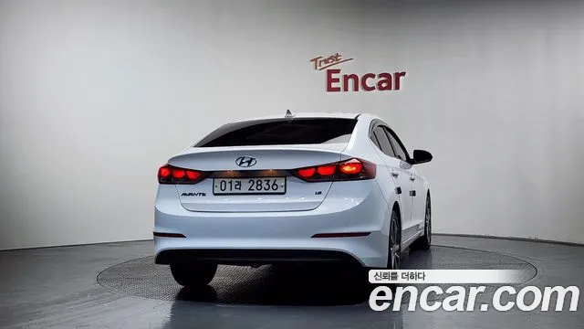 Hyundai AVANTE 2018 — фото 3