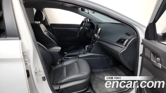 Hyundai AVANTE 2018 — фото 10