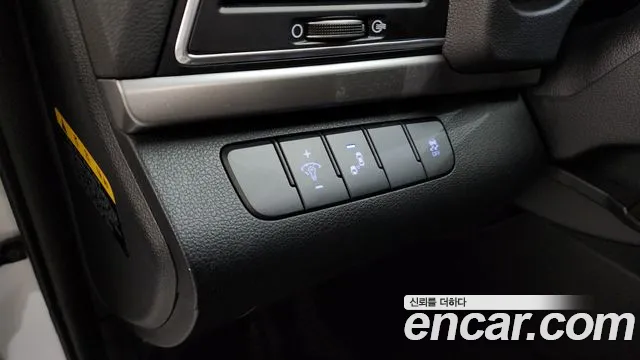 Hyundai AVANTE 2018 — фото 14