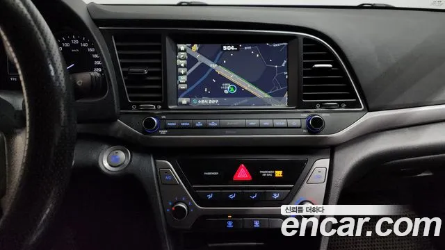 Hyundai AVANTE 2018 — фото 16