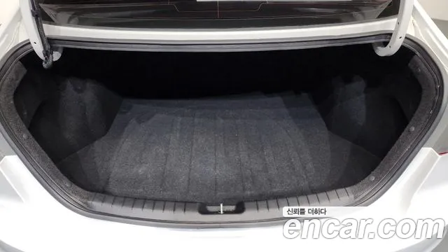Hyundai AVANTE 2018 — фото 19
