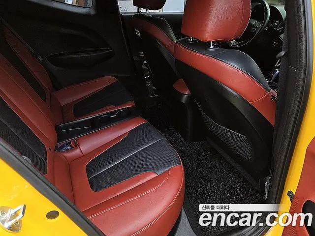 Hyundai Veloster 2018 — фото 10
