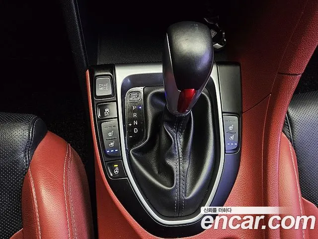 Hyundai Veloster 2018 — фото 13