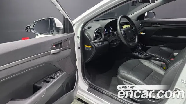 Hyundai AVANTE 2017 — фото 11