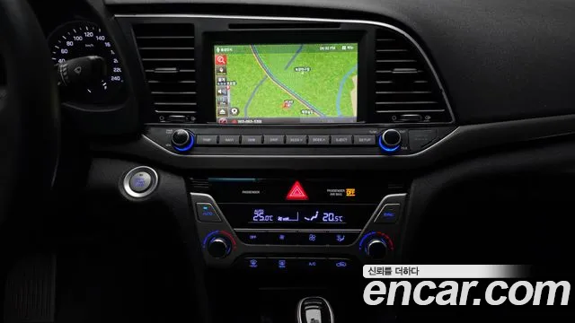 Hyundai AVANTE 2017 — фото 14