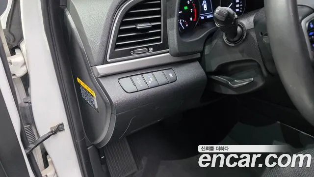 Hyundai AVANTE 2017 — фото 17