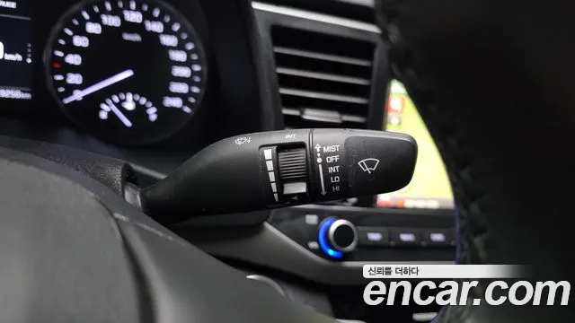 Hyundai AVANTE 2017 — фото 19