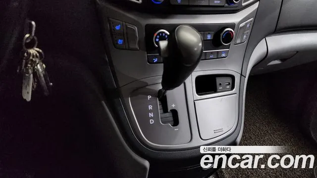 Hyundai Starex 2019 — фото 9
