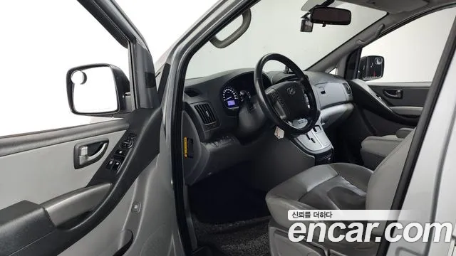 Hyundai Starex 2019 — фото 10