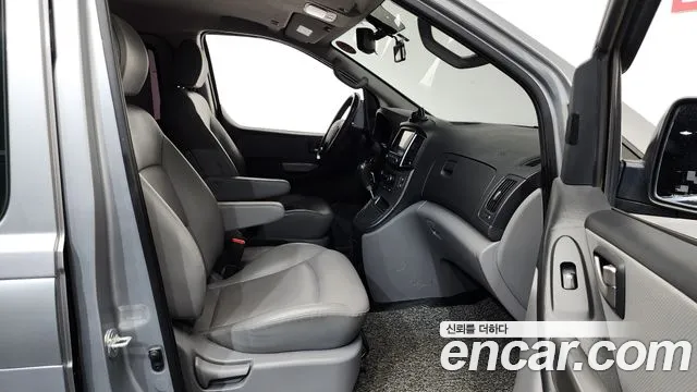 Hyundai Starex 2019 — фото 11