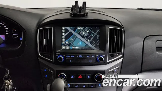 Hyundai Starex 2019 — фото 16