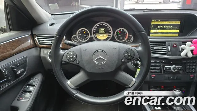 Mercedes-Benz E-Class 2011 — фото 14