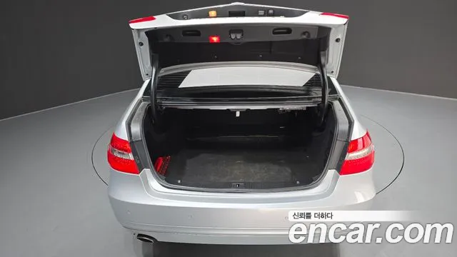 Mercedes-Benz E-Class 2011 — фото 20