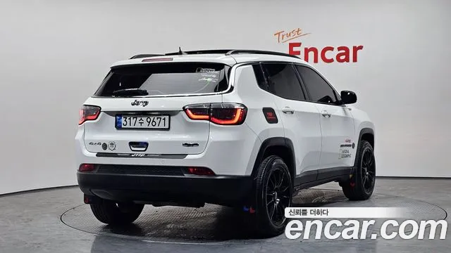 Jeep Compass 2019 — фото 2