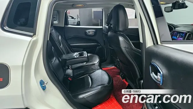 Jeep Compass 2019 — фото 12