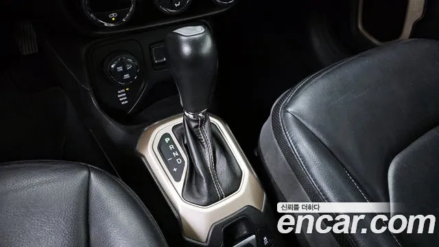 Jeep Renegade 2015 — фото 9