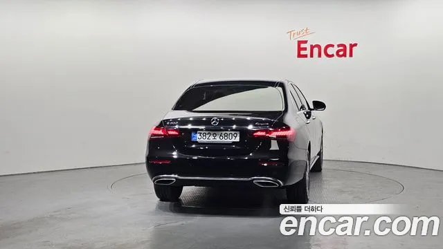 Mercedes-Benz E-Class 2022 — фото 4