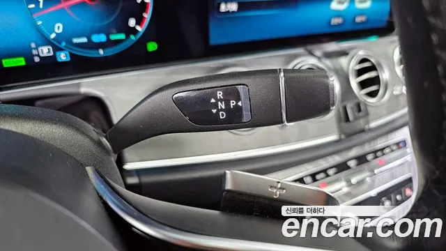 Mercedes-Benz E-Class 2022 — фото 9