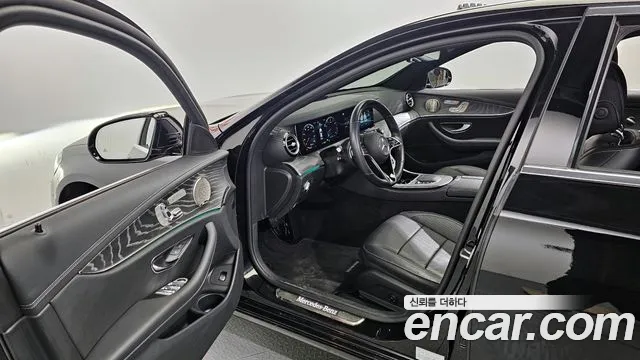Mercedes-Benz E-Class 2022 — фото 10