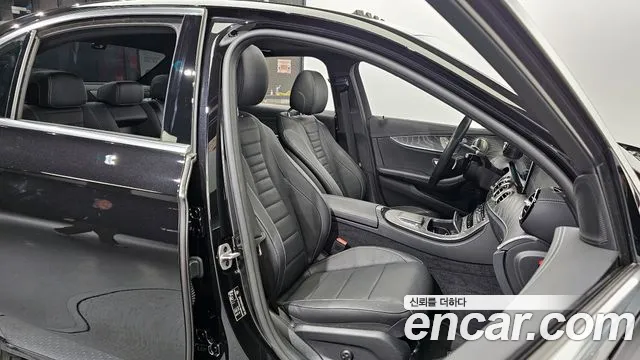 Mercedes-Benz E-Class 2022 — фото 12