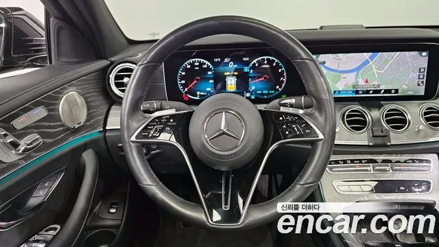 Mercedes-Benz E-Class 2022 — фото 13