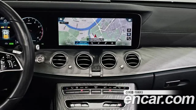 Mercedes-Benz E-Class 2022 — фото 19