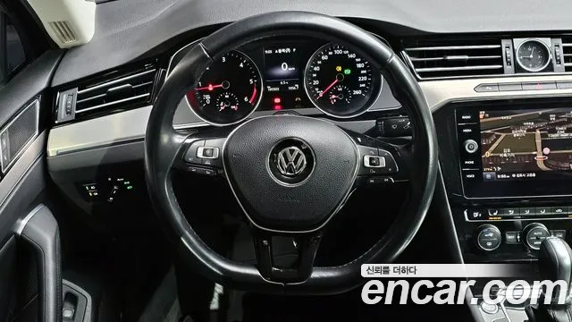 Volkswagen Passat 2018 — фото 16